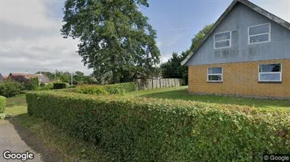 Andelsboliger til salg i Aakirkeby - Foto fra Google Street View Andelsboliger til salg i Aakirkeby - Foto fra Google Street View